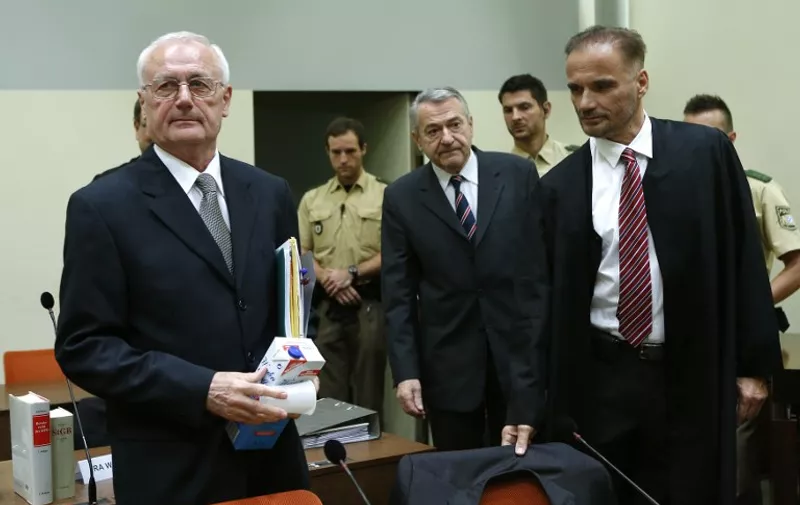Defendants Zdravko Mustac (C) and Josip Perkovic (L), former members of the Yugoslav secret service, arrive for their trial in a Munich courtroom October 17, 2014. Mustac and Perkovic are suspected of being involved in the murder of a Croatian emigrant in Germany. Yugoslav dissident Stjepan Djurekovic was murdered in 1983 near Munich, at a time when Perkovic was in the Yugoslav secret service in Germany. He was extradited to Germany at the beginning of this year on suspicion of masterminding the murder.     AFP PHOTO / POOL / MICHAELA REHLE