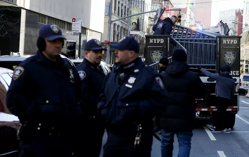 Officers with the New York Police Department set up barricades outside the Manhattan District Attorney's office in New York City on March 20, 2023. - Former US President Donald Trump said he expects to be "arrested" on Tuesday, March 21, 2023, over an alleged hush-money payment to a porn star in 2016 and he urged his supporters to protest, as prosecutors gave signs of moving closer to an indictment. (Photo by Leonardo Munoz / AFP)