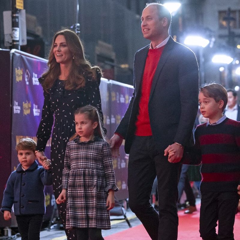 Britain's Prince William, Duke of Cambridge, his wife Britain's Catherine, Duchess of Cambridge, and their children Britain's Prince George of Cambridge (R), Britain's Princess Charlotte of Cambridge (3rd L) and Britain's Prince Louis of Cambridge (L) arrive to attend a special pantomime performance of The National Lotterys Pantoland  at London's Palladium Theatre in London on December 11, 2020, to thank key workers and their families for their efforts throughout the pandemic. (Photo by Aaron Chown / POOL / AFP)