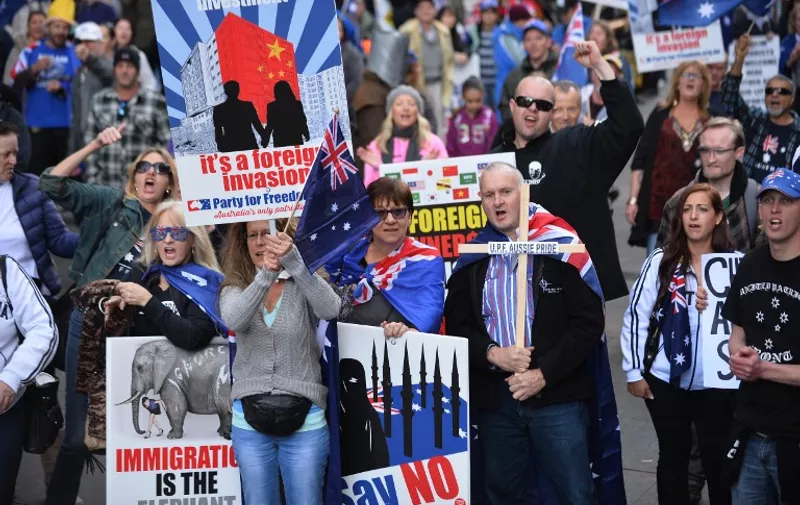 Nationalist demonstrators protest at a "Reclaim Australia" rally against Islamic extremism in Sydney on July 19, 2015.  Reclaim Australia held rallies around the country in which hundreds of people, many waving Australian flags and carrying signs demonstrated against Islamic extremism which also prompted counter anti-racism protests.     AFP PHOTO / Peter PARKS