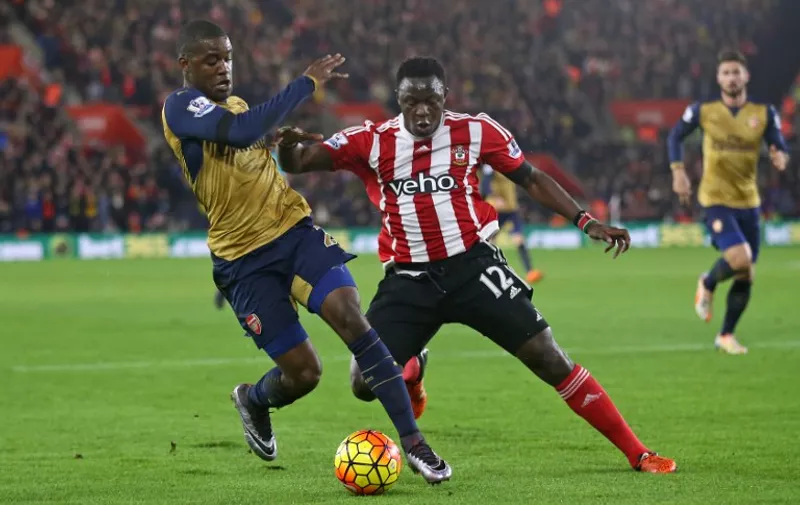Arsenal's Costa Rican striker Joel Campbell (L) vies with Southampton's Kenyan midfielder Victor Wanyama during the English Premier League football match between Southampton and Arsenal at St Mary's Stadium in Southampton, southern England on December 26, 2015. AFP PHOTO / JUSTIN TALLIS

RESTRICTED TO EDITORIAL USE. NO USE WITH UNAUTHORIZED AUDIO, VIDEO, DATA, FIXTURE LISTS, CLUB/LEAGUE LOGOS OR 'LIVE' SERVICES. ONLINE IN-MATCH USE LIMITED TO 75 IMAGES, NO VIDEO EMULATION. NO USE IN BETTING, GAMES OR SINGLE CLUB/LEAGUE/PLAYER PUBLICATIONS. / AFP / JUSTIN TALLIS