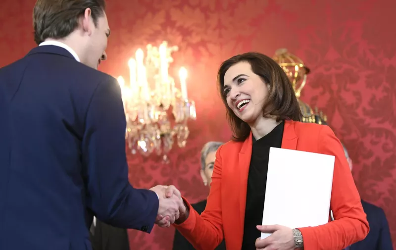 Austria's designated Chancellor Sebastian Kurz (L) shakes hands with Austria's newly appointed Minister of Justice Alma Zadic during a swearing-in ceremony of the new coalition government on January 7, 2020 at the President's office in Vienna, Austria. The Greens' new Justice Minister Alma Zadic was born in Bosnia and fled the conflict there with her family at the age of 10, growing up in Vienna's multicultural Favoriten district., Image: 491444018, License: Rights-managed, Restrictions: Austria OUT
SOUTH TYROL OUT, Model Release: no, Credit line: HANS KLAUS TECHT / AFP / Profimedia