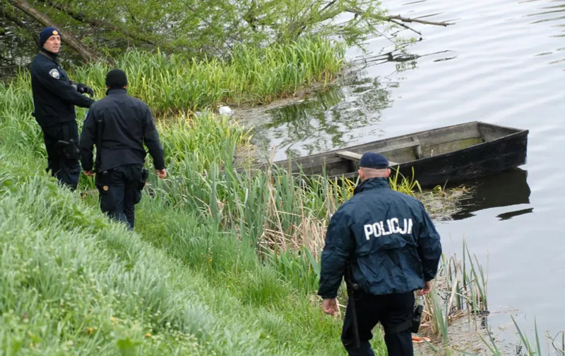 13.04.2011., Vinkovci - Policija pokrenula veliku potragu uz Bosut za nestalim srednjoskolcem Lukom Rimcem. 
Photo: Goran Ferbezar/PIXSELL