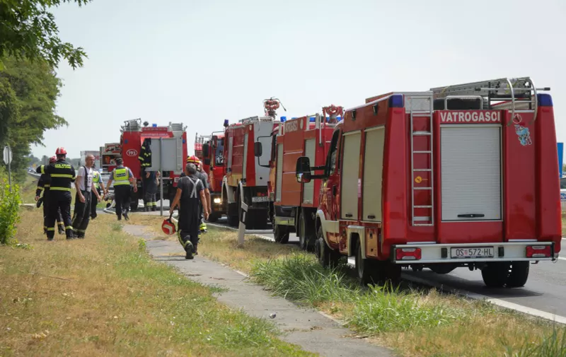 06.08.2022., Osijek - Na cesti Osijek- Klisa doslo je do pozara na kamionu koji je prevozio bale sijena.  Photo: Dubravka Petric/PIXSELL