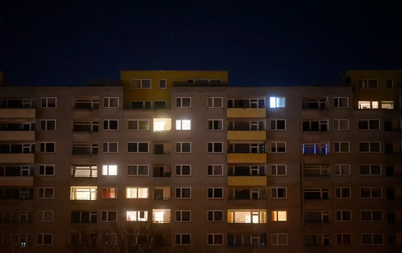 PRODUCTION - 13 February 2024, Lower Saxony, Laatzen: Lights are on in apartments in an apartment building in the Hanover region. The latest developments in the energy markets and energy policy are on the agenda at a meeting of the International Energy Agency (IEA). Energy security is also a topic. Photo: Julian Stratenschulte/dpa (Photo by JULIAN STRATENSCHULTE / DPA / dpa Picture-Alliance via AFP)