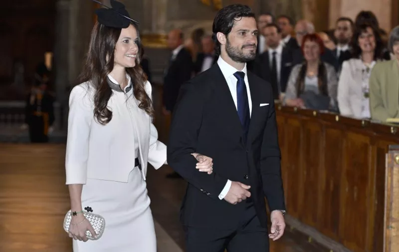 Sweden's Prince Carl Philip (R) and his fiancee Sofia Hellqvist arrive for a service in the Royal Chapel in Stockholm, Sweden, on May 17, 2015. Prince Carl Philip and his bride-to-be, Sofia Hellqvist, announced their impending marriage at a traditional church service in Stockholm. The wedding will take place on June 13, 2015.  AFP PHOTO / TT NEWS AGENCY / CLAUDIO BRESCIANI   SWEDEN OUT