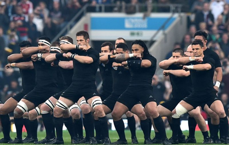 TOPSHOTS
New Zealand's flanker and captain Richie McCaw (C) is pictured as his team perform the haka before the start of the final match of the 2015 Rugby World Cup between New Zealand and Australia at Twickenham stadium, south west London, on October 31, 2015.  AFP PHOTO / GABRIEL BOUYS

RESTRICTED TO EDITORIAL USE, NO USE IN LIVE MATCH TRACKING SERVICES, TO BE USED AS NON-SEQUENTIAL STILLS
