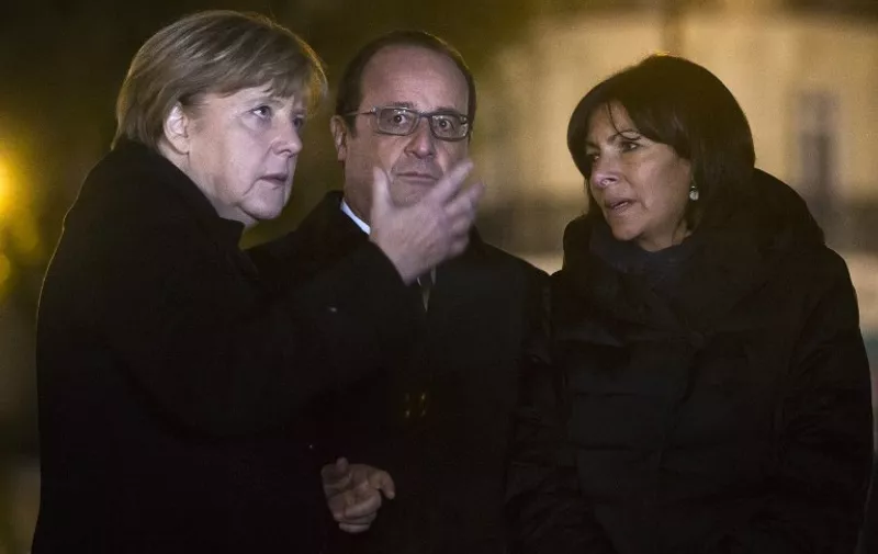 (L-R) German Chancellor Angela Merkel, French President Francois Hollande and Paris Mayor Anne Hidalgo pay their respects to the victims of the November 13 Paris attacks on November 25, 2015, on the Place de la Republic in Paris, where they each left a white rose. Hollande, just off the plane from Washington, met German Chancellor Angela Merkel, seeking support for his faltering effort to forge a coalition to fight Islamic State jihadists. Hollande is expected to look to Merkel to try to ease tensions between Russia and Turkey -- two potential components of the anti-IS alliance -- which fell out over the downing of a Russian warplane at the Turkish-Syrian border. Hollande is on a whirlwind diplomatic tour spurred by the November 13 attacks on Paris that left 130 dead and 350 injured. AFP PHOTO / POOL / ETIENNE LAURENT / AFP / POOL / ETIENNE LAURENT