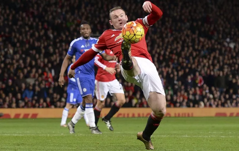 Manchester United's English striker Wayne Rooney stretches to try to control the ball during the English Premier League football match between Manchester United and Chelsea at Old Trafford in Manchester, north west England, on December 28, 2015. AFP PHOTO / OLI SCARFF

RESTRICTED TO EDITORIAL USE. No use with unauthorized audio, video, data, fixture lists, club/league logos or 'live' services. Online in-match use limited to 75 images, no video emulation. No use in betting, games or single club/league/player publications. / AFP / OLI SCARFF
