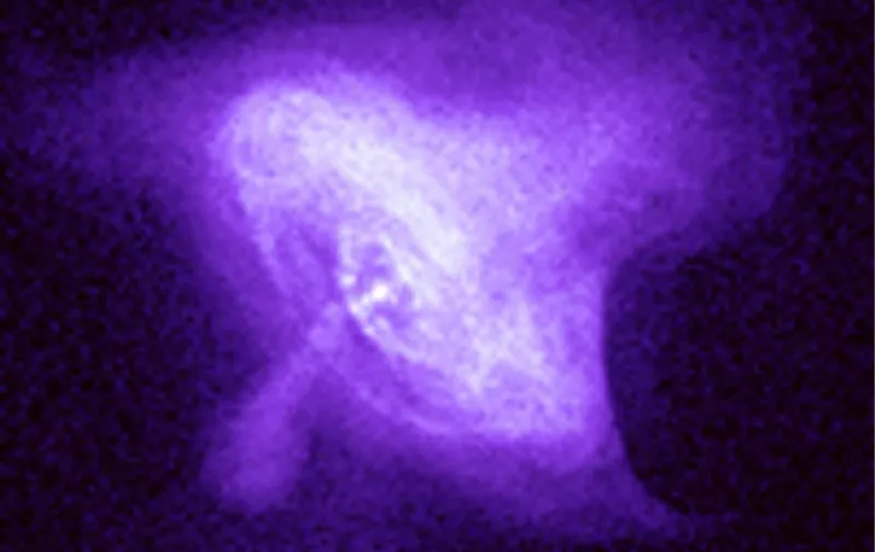 This image taken by the Chandra X-ray Observatory and released 28 September 1999 by NASA reveals a brilliant ring around a cosmic powerhouse at the heart of the Crab Nebula,  the remnant of a supernova explosion that was seen on Earth in 1054 AD. At 6,000 light years from Earth,  the center of the bright nebula is a rapidly spinning neutron star, or pulsar, that emits pulses of radiation 30 times a second.  AFP PHOTO/NASA (Photo by NASA / AFP)
