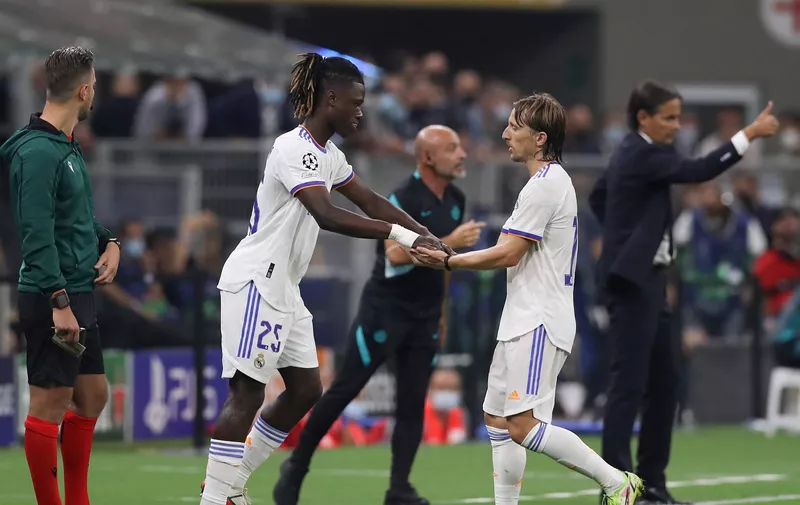 Milan, Italy, 15th September 2021. Luka Modric of Real Madrid is substituted for team mate Eduardo Camavinga during the UEFA Champions League match at Giuseppe Meazza, Milan. Picture credit should read: Jonathan Moscrop / Sportimage PUBLICATIONxNOTxINxUK SPI-1180-0023