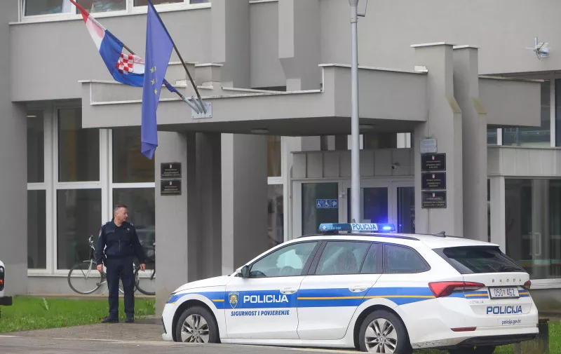 05.12.2022., Karlovac - Oko 9.30 sati zaprimljena je dojava o bombi u zgradi suda u Karlovcu. Photo: Kristina Stedul Fabac/PIXSELL