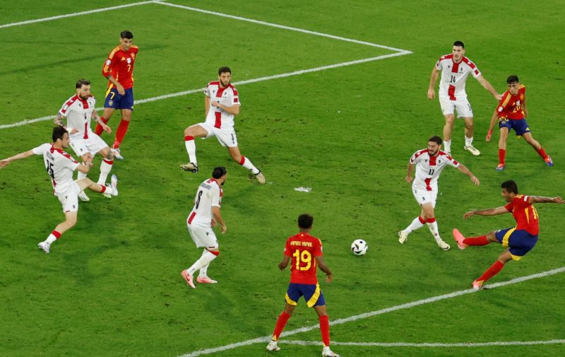 Soccer Football - Euro 2024 - Round of 16 - Spain v Georgia - Cologne Stadium, Cologne, Germany - June 30, 2024 Spain's Rodri scores their first goal REUTERS/Heiko Becker