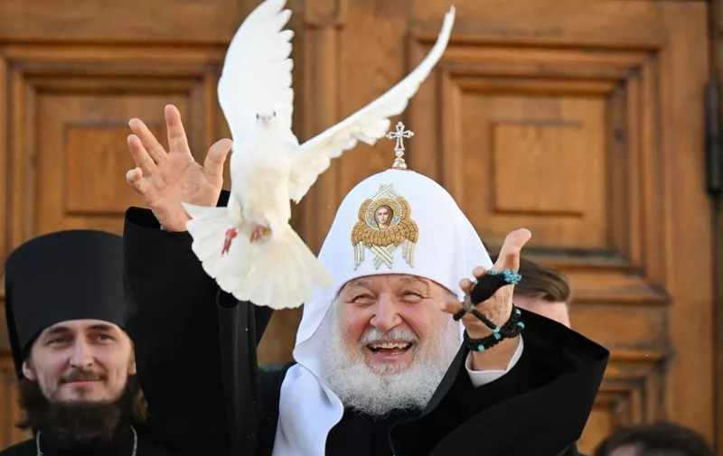 Russian Orthodox Patriarch Kirill releases a white dove after a service marking the Holiday of Annunciation at the Kremlin in Moscow on April 7, 2023. In Christianity, Annunciation celebrates the revelation to the Virgin Mary that she would bear a son, Jesus. (Photo by Natalia KOLESNIKOVA / AFP)