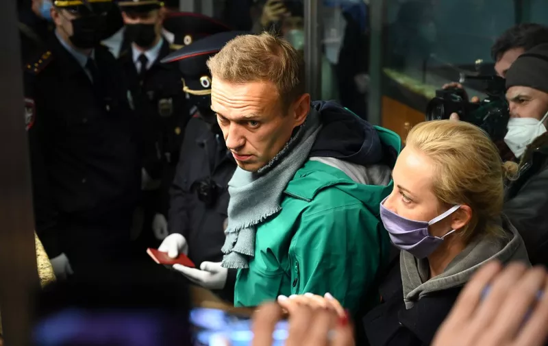 Russian opposition leader Alexei Navalny and his wife Yulia are seen at the passport control point at Moscow's Sheremetyevo airport on January 17, 2021. - Russian police detained Kremlin critic Alexei Navalny at a Moscow airport shortly after he landed on a flight from Berlin, an AFP journalist at the scene said. (Photo by Kirill KUDRYAVTSEV / AFP)