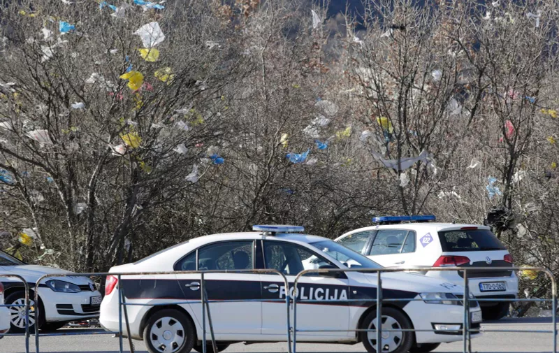 22.02.2020.,Mostar - Blokada kamiona sa otpadom na  deponiji Uborak rrPhoto: Denis Kapetanovic/PIXSELL