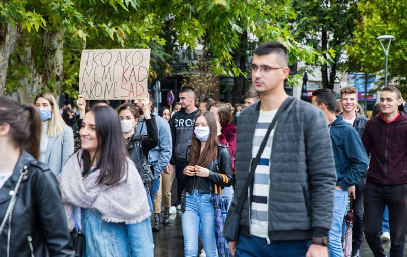 14.10.2020.,Mostar - Studentska pobuna zbog previsokih skolarina i loseg izvodjena online nastave rrPhoto: Denis Kapetanovic/PIXSELL
