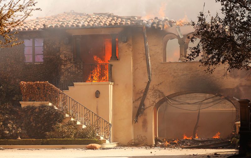 November 9, 2018 - Thousand Oaks, California, United States: One of several multi million dollar homes on Golf Course Drive in the High Country neighborhood of North Ranch in Westlake Village burns Friday morning as the Woolsey Fire continues to burn in Thousand Oaks, Westlake Village and Simi Valley. The Santa Ana Wind driven fire has destroyed upscale homes and is moving toward Malibu., Image: 395129747, License: Rights-managed, Restrictions: No publication in Los Angeles Daily News, Orange County Register, LA Opinion, Model Release: no, Credit line: Profimedia, Polaris