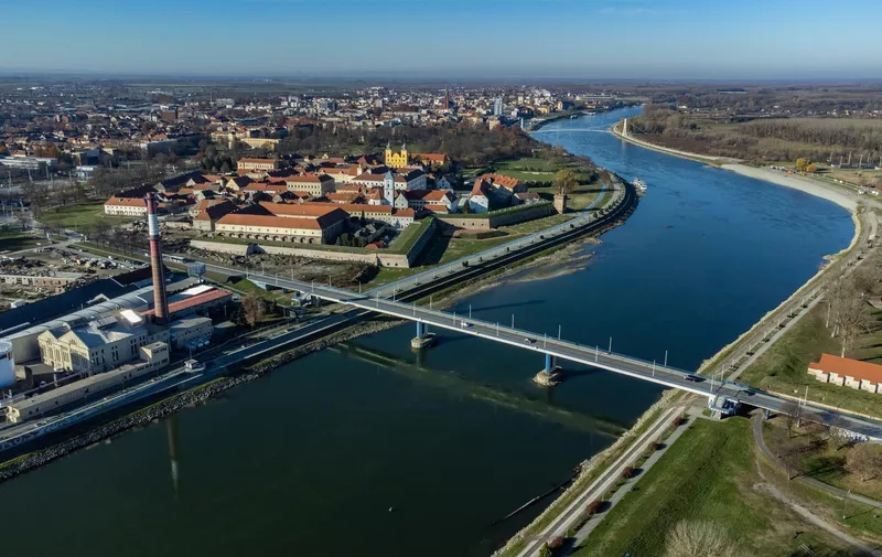 21.11.2021.,Osijek - Osjecka Tvrdja i dio grada Osijeka uz mostove na rijeci Dravi. Photo: Davor Javorovic/PIXSELL