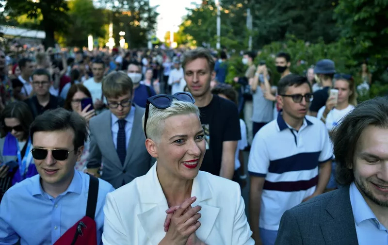 (FILES) In this file photo taken on August 06, 2020 Maria Kolesnikova, Viktor Babaryko's campaign chief, with supporters of presidential candidate Svetlana Tikhanovskaya parade through the streets of Minsk. - Unidentified men in black on September 7, 2020 morning grabbed Maria Kolesnikova, a leading Belarusian opposition figure, and pushed her into a minibus, her campaign team reported, citing witnesses. (Photo by Sergei GAPON / AFP)