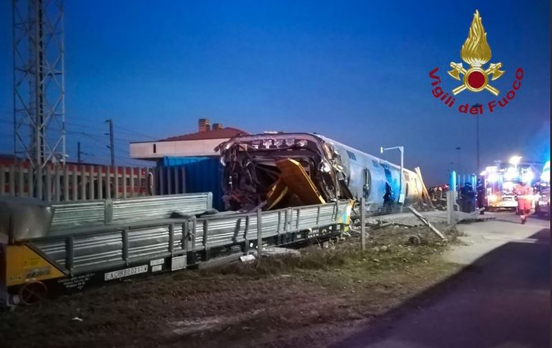 A handout photograph taken and released by the Italian firefighters, Vigili del fuoco, on February 6, 2020, shows a derailed train, outside the city of Lodi, near Milan, northern Italy. - Two people were killed and about 30 injured on February 6, 2020 when a high-speed train derailed near Milan in northern Italy, Italian media said. The accident occurred near the town of Lodi, about 50 kilometres (30 miles) south of Milan. The two people killed were rail workers on the train, the media said. (Photo by - / Vigili del Fuoco / AFP) / RESTRICTED TO EDITORIAL USE - MANDATORY CREDIT "AFP PHOTO / Vigili del Fuoco" - NO MARKETING NO ADVERTISING CAMPAIGNS - DISTRIBUTED AS A SERVICE TO CLIENTS --- NO ARCHIVE ---