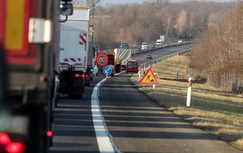 11.02.2022.,  Zagreb - Oko 4.20 na autocesti A1, u blizini Demerja doslo je do prometne nesrese u kojoj je smrtno stradala jedna osoba. Policijski ocevid je u tijeku, a premet se odvija usporeno jednom prometnom trakom. Photo: Igor Kralj/PIXSELL