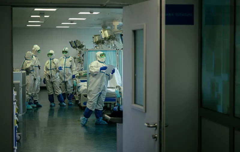 Medical workers wearing protective equipment treat patients infected with the COVID-19 coronavirus at the intensive care ward of Moscow's K+31 private hospital on April 20, 2020. (Photo by Dimitar DILKOFF / AFP)