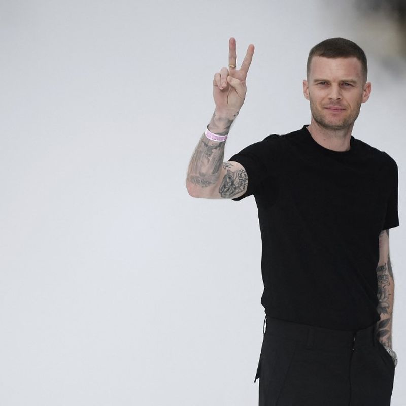 US fashion designer Matthew Williams acknowledges the audience during the Givenchy Menswear Spring/Summer 2023 show as part of Paris Fashion Week, in Paris, on June 22, 2022. (Photo by JULIEN DE ROSA / AFP)