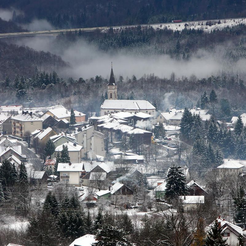 03.12.2021., Vrbovsko - Novi snjezni prekrivac zabijelio je Vrbovsko i okolicu.