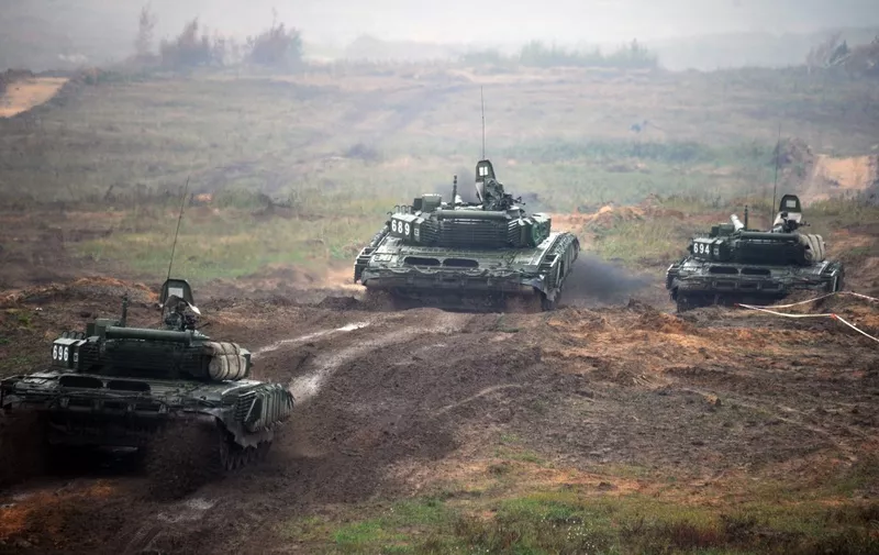 Tanks take part in the joint Russian-Belarusian military exercises Zapad-2017 (West-2017) at a training ground near the town of Borisov on September 20, 2017. (Photo by Sergei GAPON / AFP)