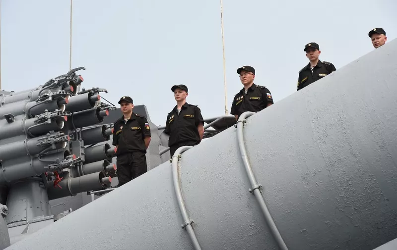 Russian sailors of the missile cruiser Varyag stand next to the missile launch pad as the vessel arrives at the international port of Manila on April 20, 2017. - A Russian warship docked in Manila on April 20 in a visit aimed at boosting ties between the two countries as Philippine President Rodrigo Duterte pivots his nation's foreign policy towards Moscow and Beijing. The arrival of the guided missile cruiser Varyag marked the second port call of the Russian navy to the Philippines this year and came ahead of Duterte's trip to Moscow next month. (Photo by Ted ALJIBE / AFP)