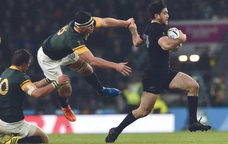 TOPSHOTS
New Zealand's wing Nehe Milner-Skudder (R) runs to evade  South Africa's flanker Francois Louw (C) during a semi-final match of the 2015 Rugby World Cup between South Africa and New Zealand at Twickenham Stadium, southwest London, on October 24, 2015.  AFP PHOTO / FRANCK FIFE

RESTRICTED TO EDITORIAL USE, NO USE IN LIVE MATCH TRACKING SERVICES, TO BE USED AS NON-SEQUENTIAL STILLS