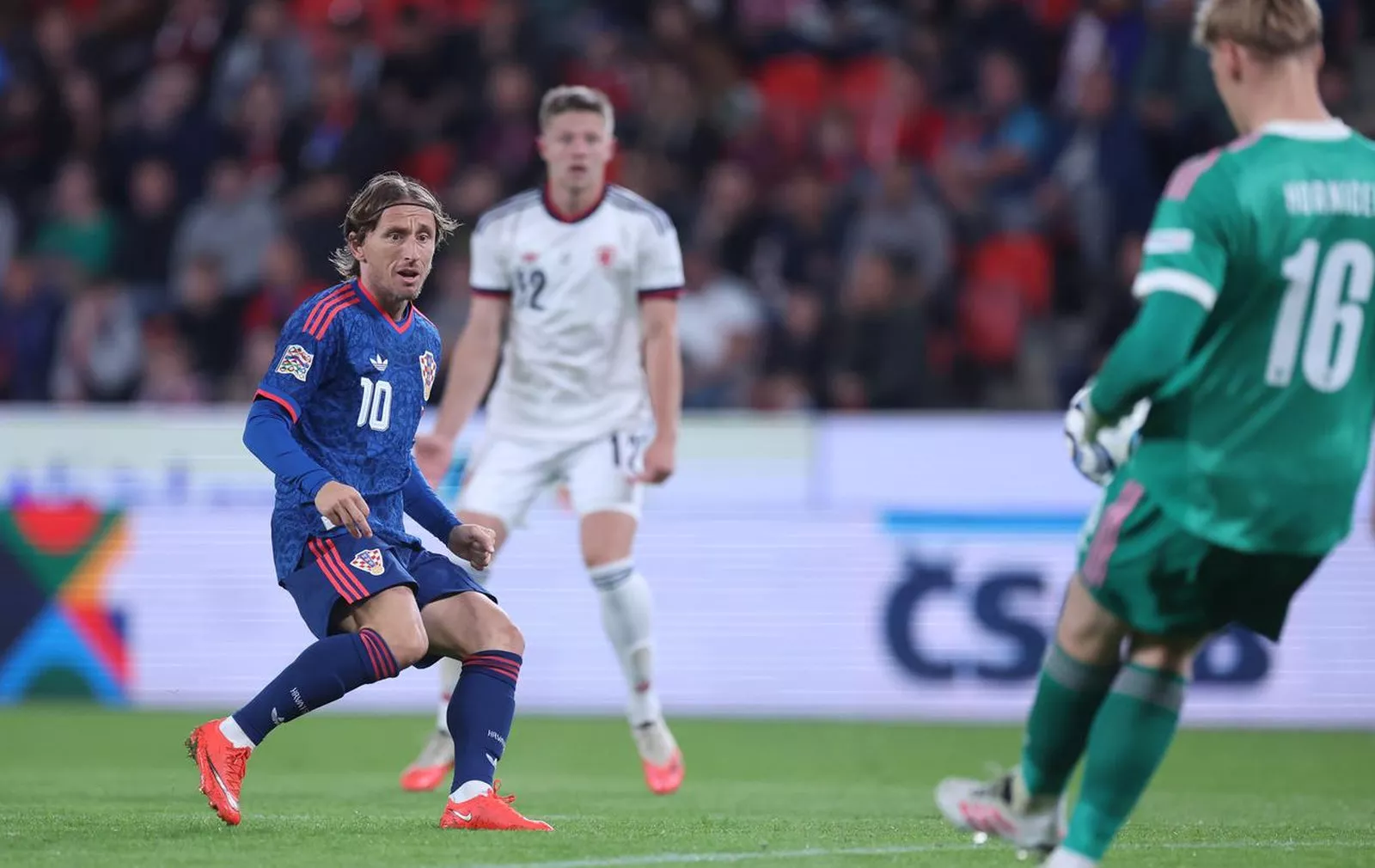 Modrić je stvarno magnet za komplimente, ali češki golman otišao je korak dalje i prozvao ga bogom