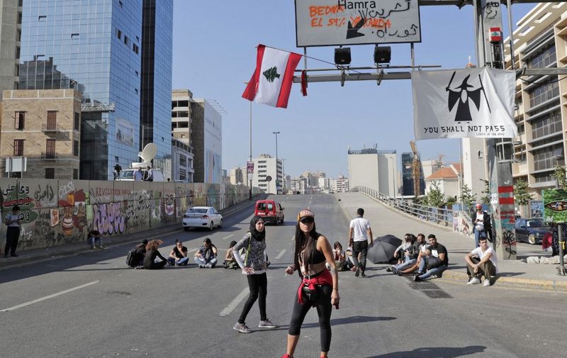 Lebanese protesters take part in a sit-in to block a central bridge during ongoing anti-government protests in the capital Beirut, on November 4, 2019. - Demonstrators in Lebanon tried to block key roads after a weekend of mass rallies confirmed that political promises had failed to extinguish the unprecedented protest movement that has gripped the country since October 17, demanding a complete overhaul of a political system deemed inefficient and corrupt. (Photo by ANWAR AMRO / AFP)