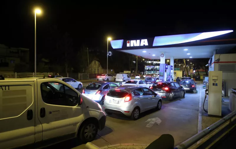 02.01.2023., Zagreb - INA, Ilica - Crnomerec. Od sutra su na snazi nove cijene goriva.  Photo: Sanjin Strukic/PIXSELL