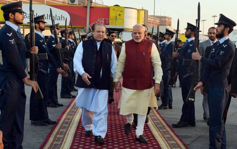 In this photograph released by the Press Information Bureau (PIB) on December 25, 2015, Indian Prime Minister, Narendra Modi (CR) and Pakistan Prime Minister, Nawaz Sharif (CL) walk through a guard of honour in Lahore.   Indian Prime Minister Narendra Modi made a surprise visit to Pakistan to meet his counterpart Nawaz Sharif, weeks after the nuclear-armed rivals decided to restart high-level peace talks.  AFP PHOTO / PIB  ----EDITORS NOTE---- RESTRICTED TO EDITORIAL USE - MANDATORY CREDIT  - "AFP PHOTO / PIB" - NO MARKETING NO ADVERTISING CAMPAIGNS - DISTRIBUTED AS A SERVICE TO CLIENTS------ / AFP / PIB / PIB