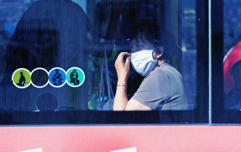 25.06.2020.,Sibenik - I vozaci i putnici moraju imati maske na licu za vrijeme voznje, a vozac ne smije krenuti ako masku nemaju svi.To je odluka Stozera o izmjeni javnog prometa tijekom trajanja epidemije.
Photo: Dusko Jaramaz/PIXSELL