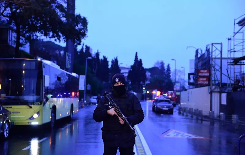 A Turkish police officer stands guard on the site of an armed attack near the Reina night club, one of the Istanbul's most exclusive party spots, early on January 1, 2017 after at least one gunmen went on a shooting rampage during New Year's Eve celebrations.
Thirty-nine people, including many foreigners, were killed when a gunman reportedly dressed as Santa Claus stormed an Istanbul nightclub as revellers were celebrating the New Year, the latest carnage to rock Turkey after a bloody 2016. / AFP PHOTO / YASIN AKGUL