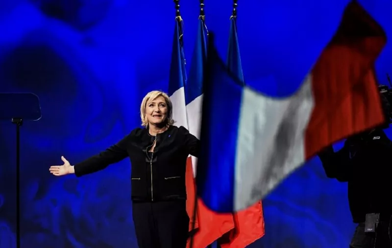 Head of the French far-right party Front national (FN) and presidential candidate Marine Le Pen arrives on stage to give a speech, on February 5, 2017, as part of a two-day political rally to kick off the presidential campaign of the FN presidential candidate. / AFP PHOTO / JEFF PACHOUD