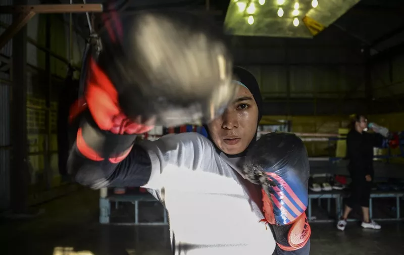A female amateur boxer takes part in a training session at a sport center in Banda Aceh on August 24, 2020. (Photo by CHAIDEER MAHYUDDIN / AFP)