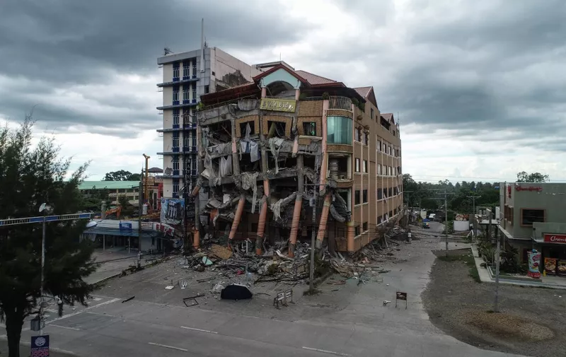 A general view shows a damaged building after a 6.5-magnitude earthquake hit Kidapawan town, north Cotabato province, on the southern island of Mindanao on October 31, 2019. - A powerful earthquake struck the southern Philippines on October 31, crushing a man under falling debris and sparking searches of seriously damaged buildings that had already been rattled by two previous deadly tremors. (Photo by Ferdinandh CABRERA / AFP)