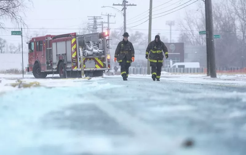 DETROIT, MI - DECEMBER 23: Firefighters with the Detroit Fire Department try to remove ice from their fire hoses while fighting a warehouse fire on December 23, 2022 in Detroit, United States. A major winter storm swept over much of the midwest on Friday, dropping temperatures to single digits and windchills up to -35 degrees Fahrenheit.   Matthew Hatcher/Getty Images/AFP (Photo by Matthew Hatcher / GETTY IMAGES NORTH AMERICA / Getty Images via AFP)