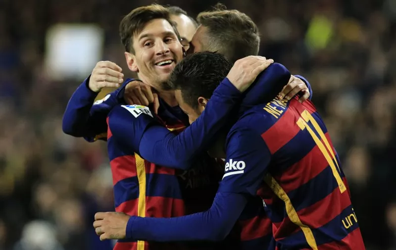 Barcelona's Brazilian forward Neymar (frontR) celebrates with Barcelona's Argentinian forward Lionel Messi (L) and teammates after scoring during the Spanish Copa del Rey (King's Cup) round of 16 first leg football match FC Barcelona vs RCD Espanyol at the Camp Nou stadium in Barcelona on January 6, 2016.   AFP PHOTO/ PAU BARRENA / AFP / PAU BARRENA