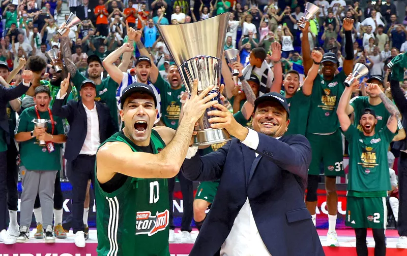 Basketball - EuroLeague - Final - Real Madrid v Panathinaikos BC - Uber Arena, Berlin, Germany - May 26, 2024
Panathinaikos BC coach Ergin Ataman and Kostas Sloukas lift the trophy after winning the EuroLeague REUTERS/Fabrizio Bensch     TPX IMAGES OF THE DAY