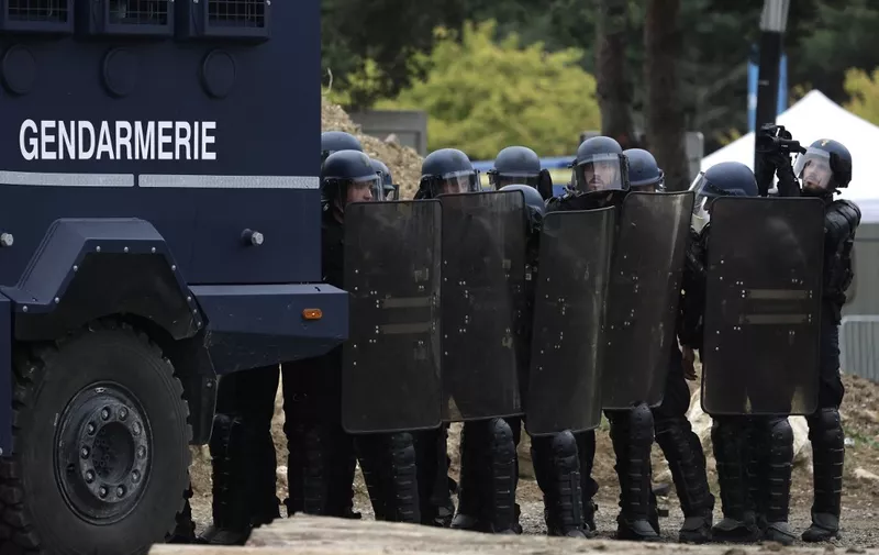 Members of France's Gendarmerie Mobile, a subdivision of the French National Gendarmerie, take part in a demonstration at the Eurosatory international land and air defence and security trade fair, in Villepinte, a northern suburb of Paris, on June 16, 2024. (Photo by Valentine CHAPUIS / AFP)