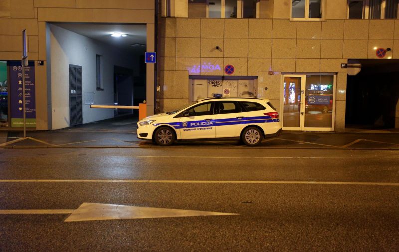 12.11.2019., Zagreb -  U stanu na Novoj cesti pronadjena dva tijela. Policija obavlja ocevid. 
Photo: Matija Habljak/PIXSELL