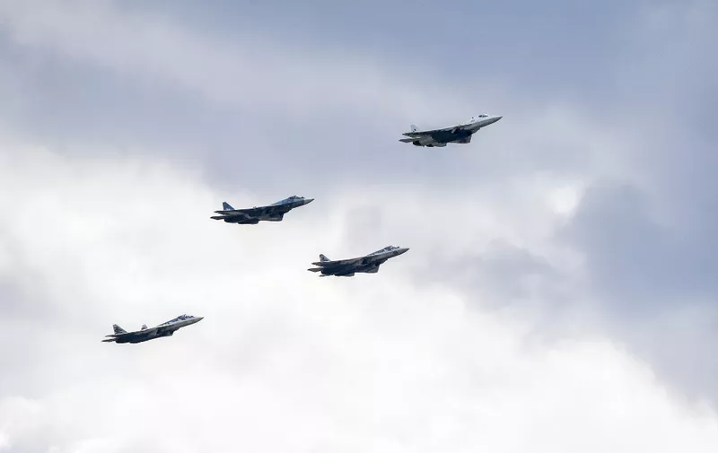 Sukhoi Su-57 fifth-generation fighters perform as they fly in the air during the MAKS-2019 International Aviation and Space Salon opening ceremony in Zhukovsky outside Moscow on August 27, 2019. (Photo by Alexander NEMENOV / AFP)
