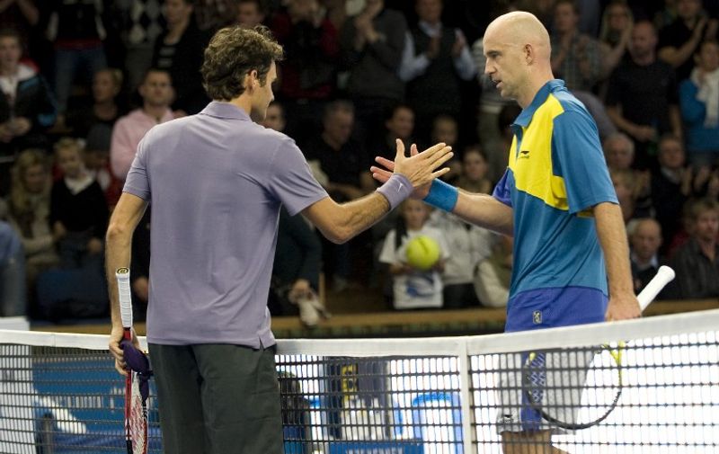 Switzerland tennis player Roger Federer (L) shakes hand with Croatia's Ivan Ljubicic at the end of their semi-finals game played as part of the ATP Stockholm Open tennis tournament on October 23, 2010 in Stockholm.Roger Federer beat Ivan Ljubicic 7-6 (5), 6-2.  AFP PHOTO/JONATHAN NACKSTRAND / AFP / JONATHAN NACKSTRAND