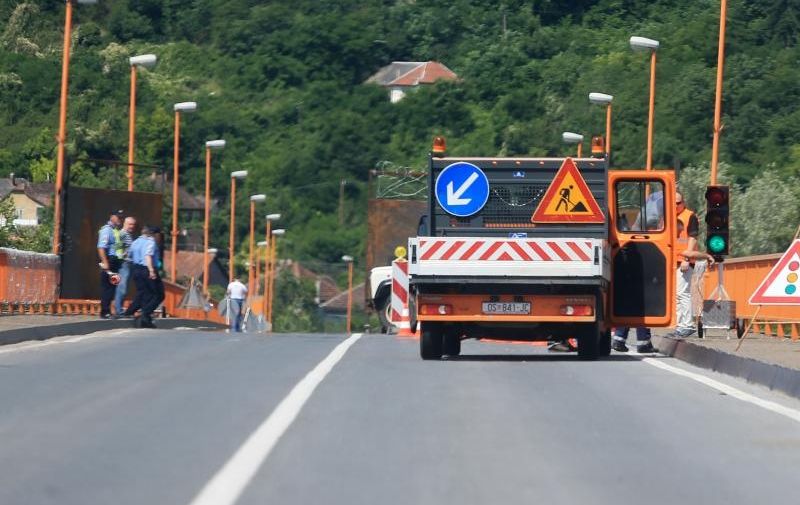 30.06.2016., Batina - Granicni prijelaz Batina koji je zatvoren iz sigurnosnih razloga zbog migranata. Tijekom danasnjeg dana na samom mostu bit ce postavljena ograda.
Photo: Davor Javorovic/PIXSELL