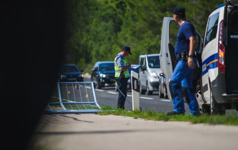 03.08.2019., Zadar - Prometna nesreca  na drzavnoj cesti 306, izmedju Kozina i Petrcana. Dvije osobe su prevezene u zadarsku bolnicu, jedna osoba je poginula. Photo: Marko Dimic/PIXSELL